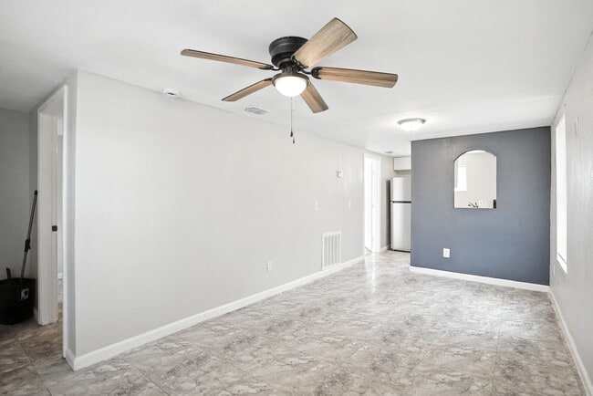 Building Photo - Charming 2-Bedroom Home in Robstown – Newl...