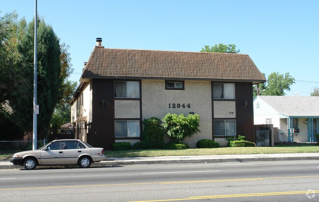 Primary Photo - 12944 Vanowen St