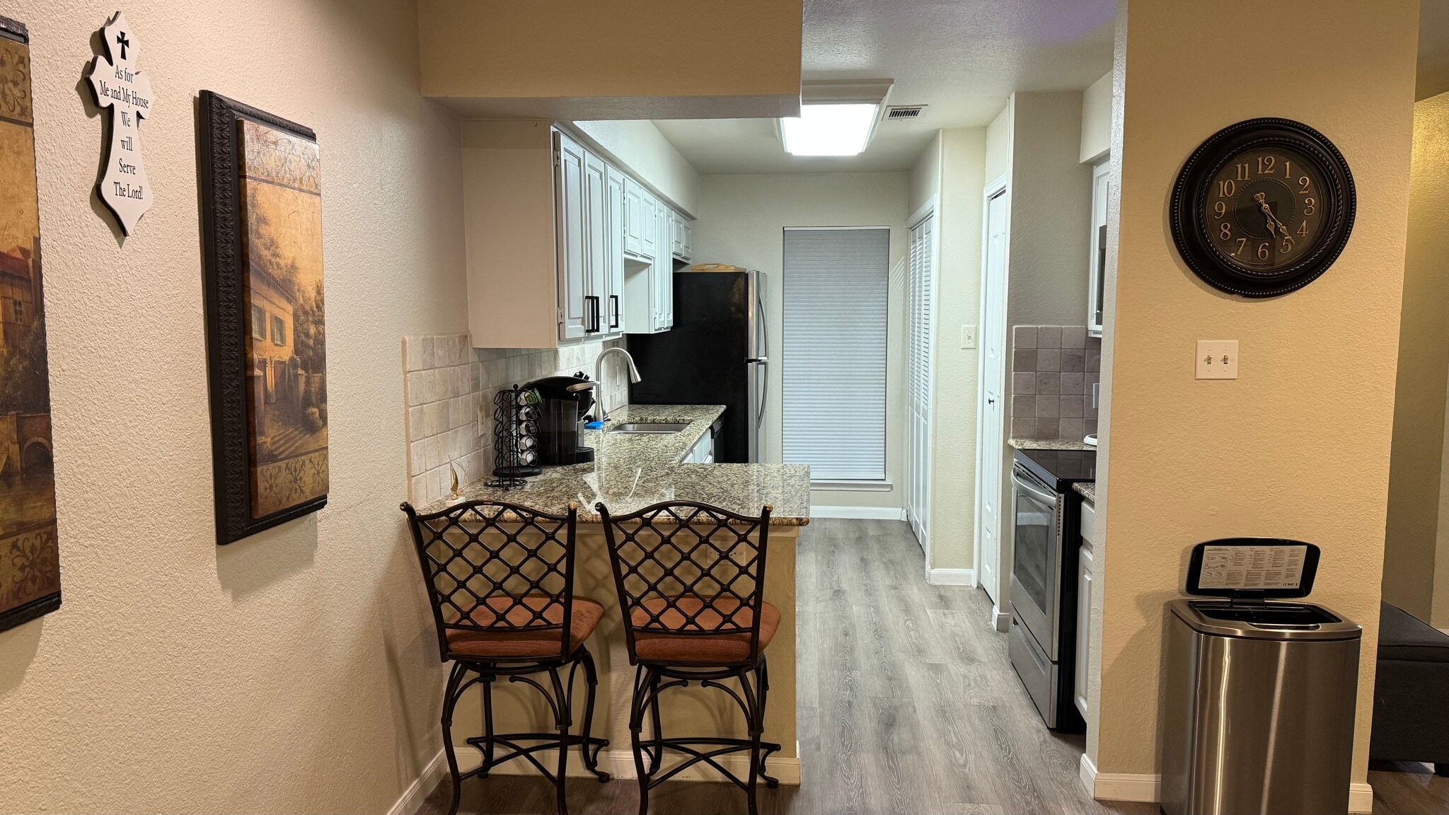 Kitchen - 356 W Harwood Rd