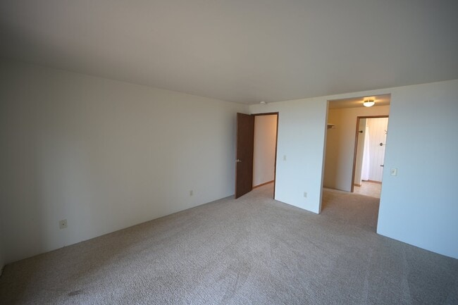 Building Photo - Beautiful water view home in Diamond Point...