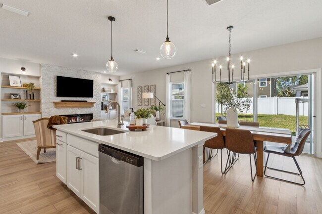 Building Photo - 579 Meadow Creek Dr