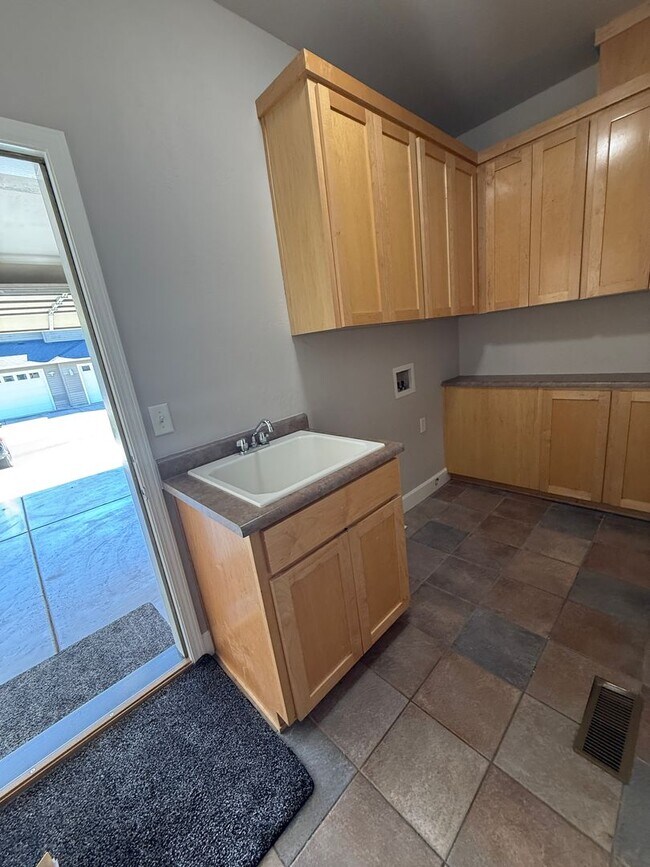 Building Photo - 3170 Juniper Ridge Dr