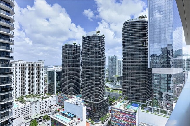 Building Photo - 1010 Brickell Ave