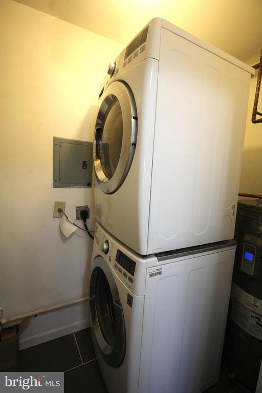 Building Photo - 3121 Sayre Dr