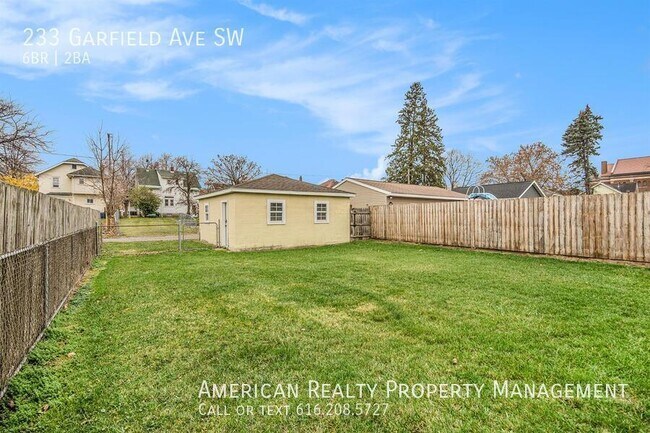 Building Photo - 233 Garfield Ave SW