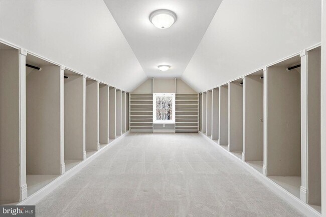 Building Photo - 19925 Interlachen Cir