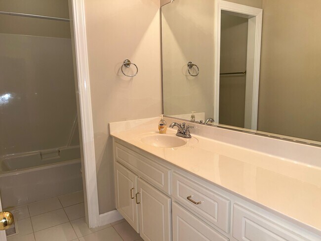 Building Photo - 160 Winged Elm Cir