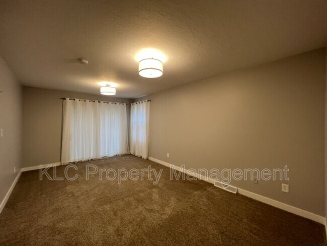 Building Photo - 9748 Lincoln Ave