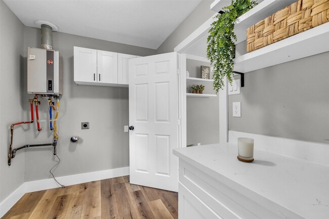 Building Photo - 3518 Shore Shadows Dr