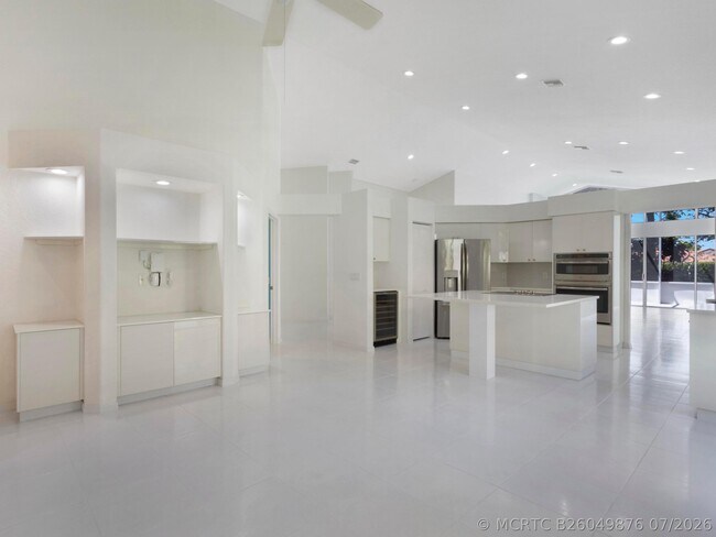 Building Photo - 5279 Brookview Dr