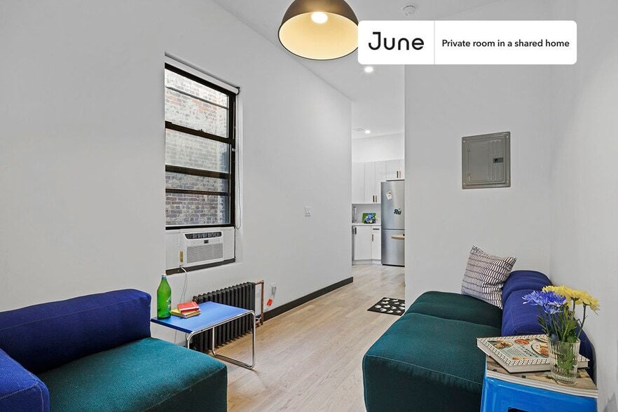 Building Photo - Room in Shared 3 bed/3 bath home