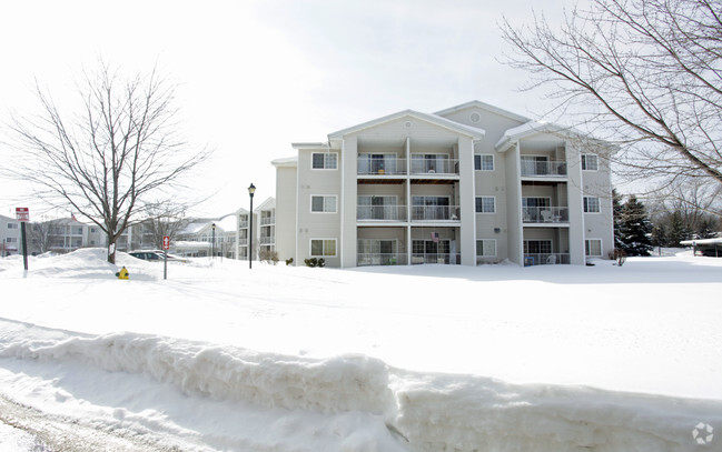 Building Photo - Spring Manor