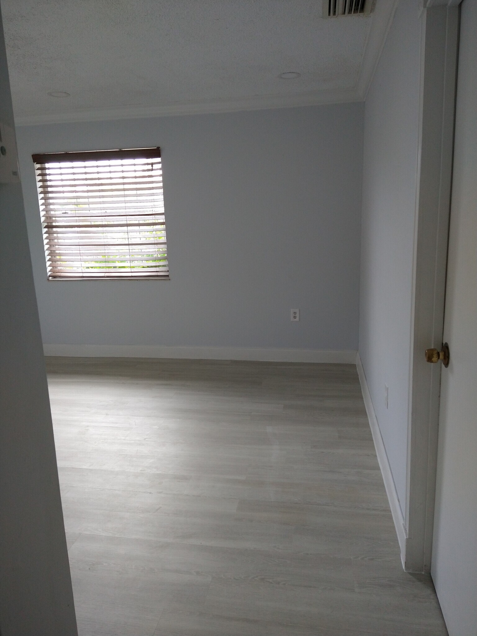 Building Photo - 335 NW 50th St