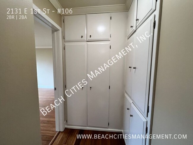 Building Photo - Condo located One Block from the Beach wit...