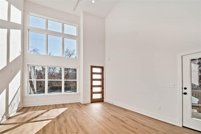 Building Photo - 32 Coalburn Dr