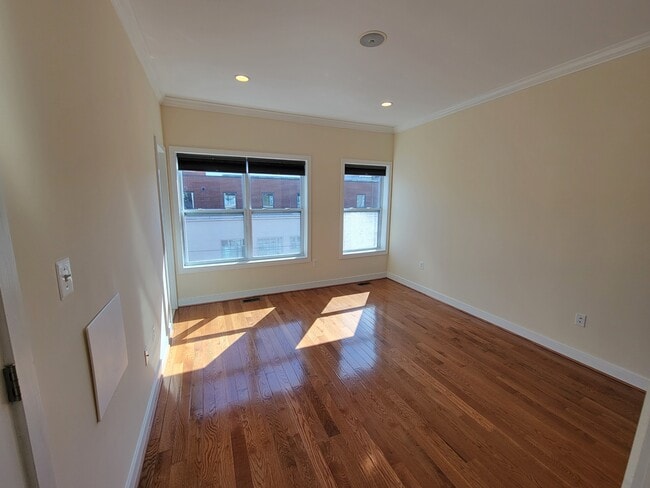 Building Photo - 127 Quincy Pl NE