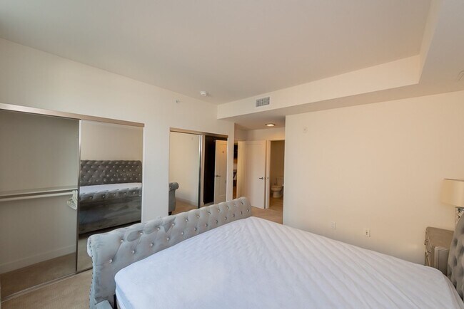 Building Photo - Element 436