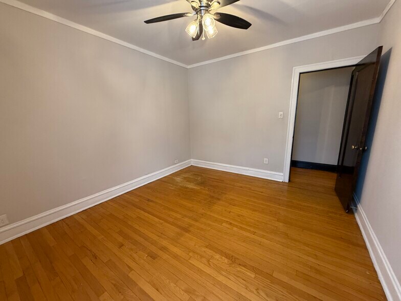 Building Photo - 5069 N Wolcott Ave