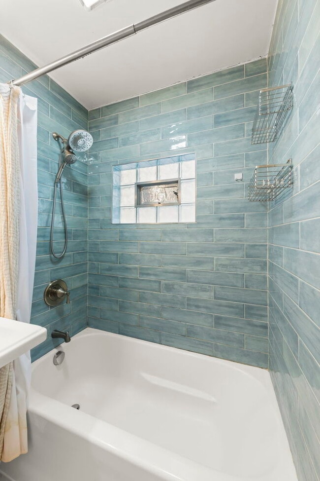 Building Photo - 2852 Scott St