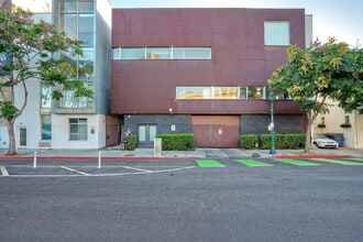 Building Photo - Little Italy Modern Townhome, 2 En Suite Bedrooms on Separate Levels, Private Roof Deck with Suns...
