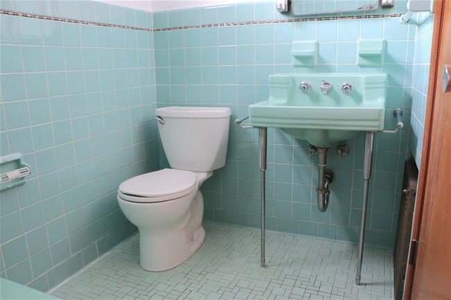 Building Photo - 816 Bloomfield St