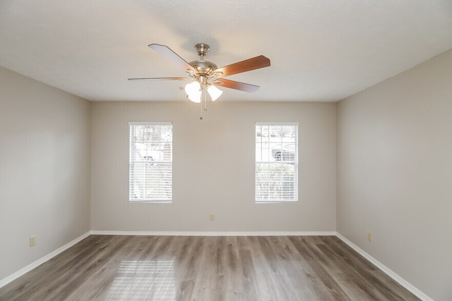 Building Photo - 6018 Valley Trails Ct