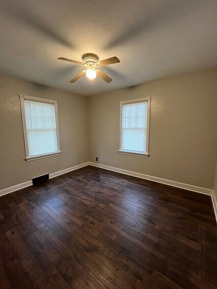 Building Photo - 1002 17th St