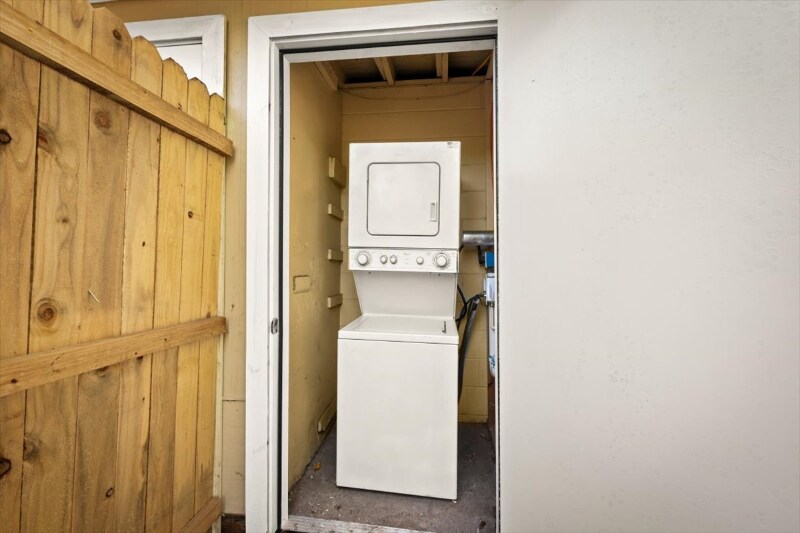 Building Photo - 1831 Lambert St