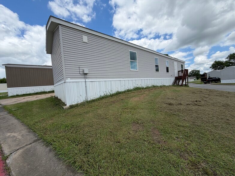 Building Photo - 709 N Collins Fwy