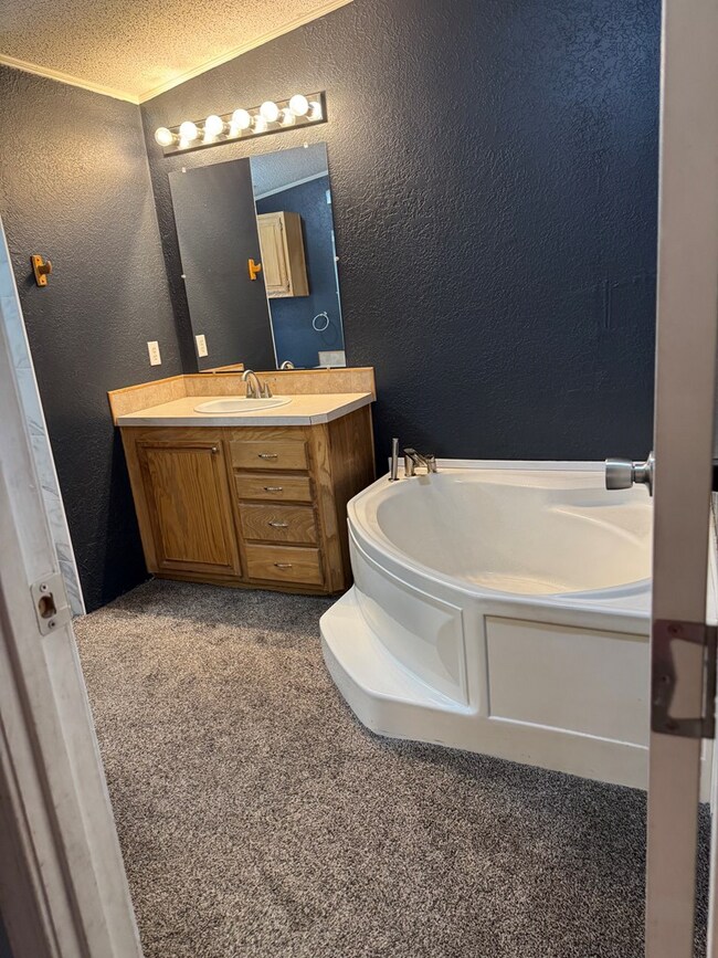 Building Photo - 9724 W 3rd St