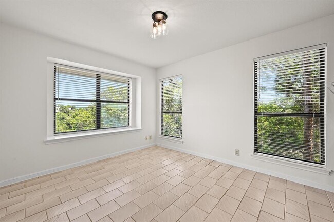 Building Photo - 3510 Native Dancer Cove