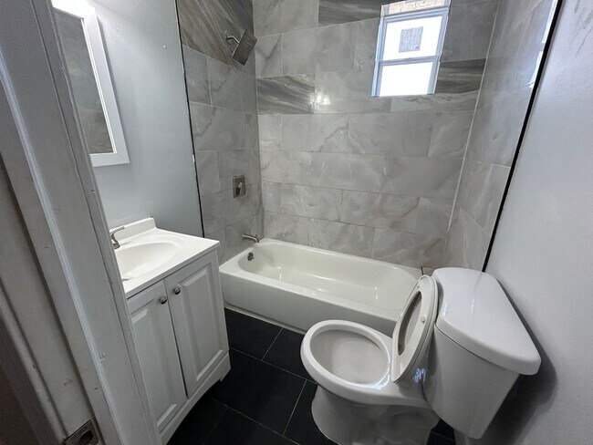 Building Photo - 1325 S 21st St