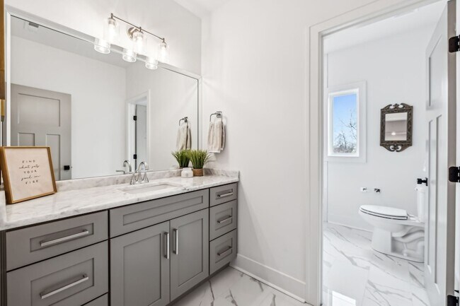 Building Photo - 2109 Chadwell Retreat Dr