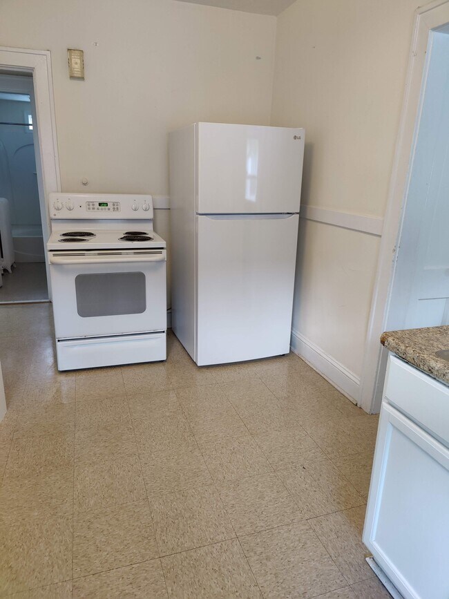 Building Photo - 145 Dover Rd