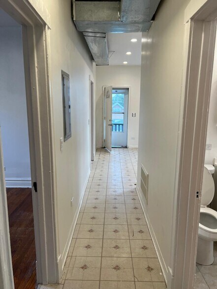 Building Photo - 4536 W Wrightwood Ave