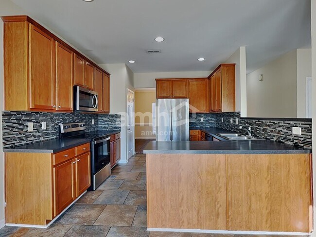 Building Photo - 6352 Hedgewood Ln