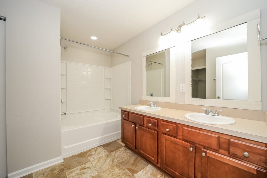 Building Photo - 45014 Ingleham Cir