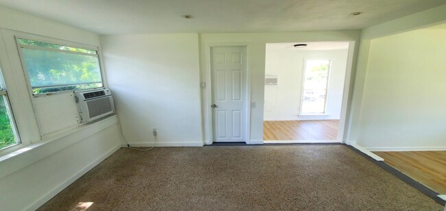 Building Photo - 161 6th Dr SW