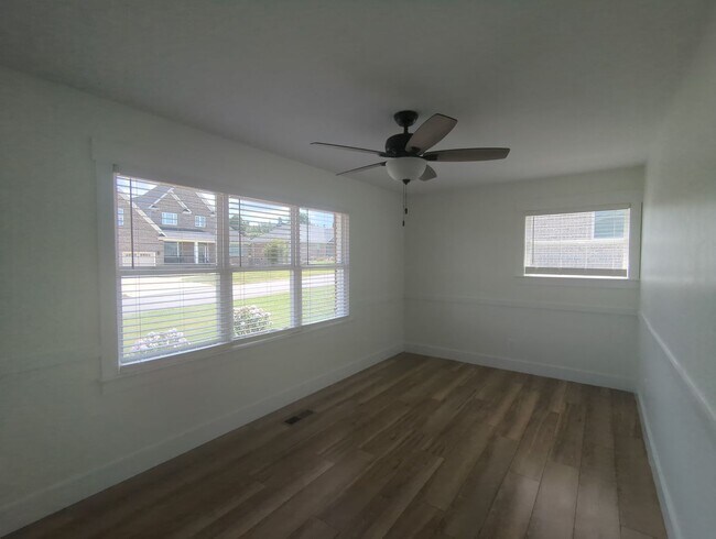 Building Photo - NICE SPACIOUS House in Holly Hills