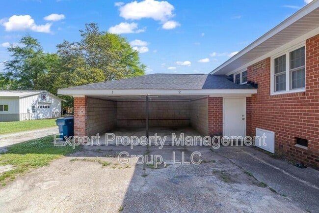 Building Photo - 600 W Surles St