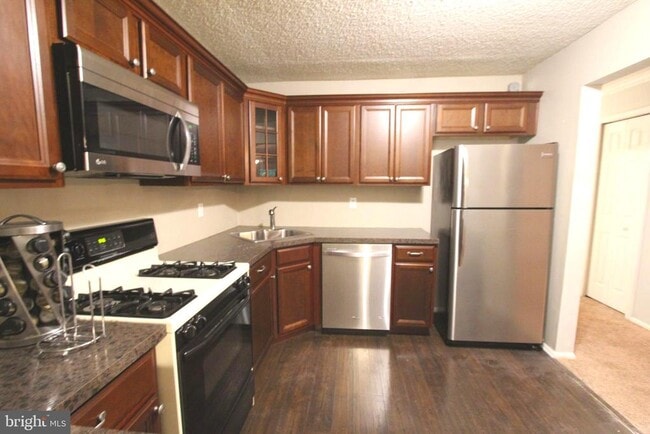 Building Photo - 83 Willow Ct