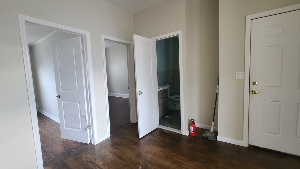 Building Photo - 166 Armstrong Ave