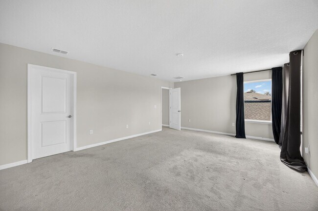 Building Photo - Panther Creek Family Home