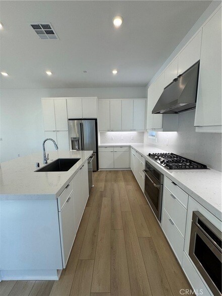 Building Photo - 436 Loon