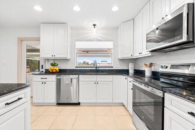 Building Photo - 8848 Sunlit Cove Dr NE