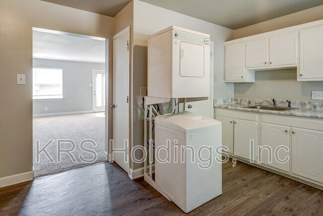 Building Photo - 5244 Goolsby Ct