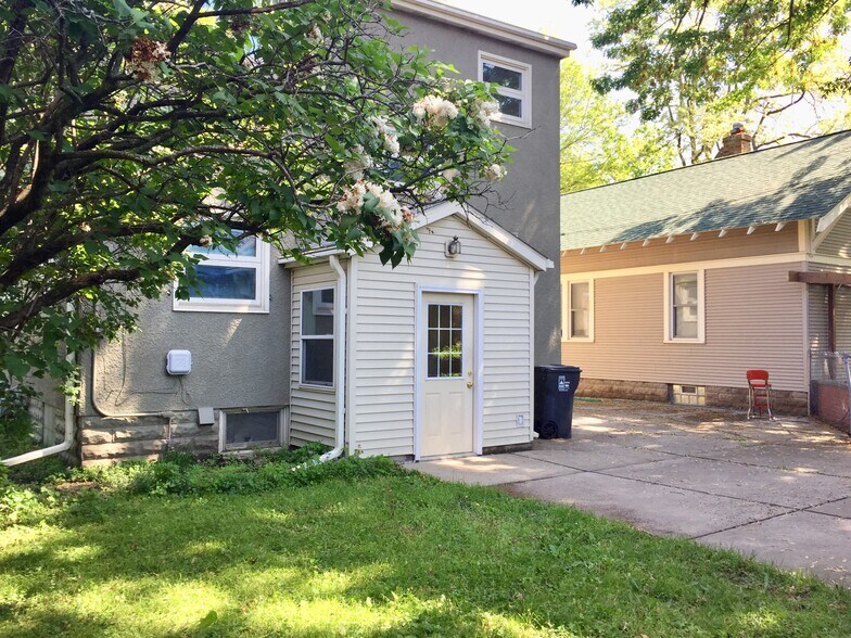 Building Photo - 1448 Albany Ave