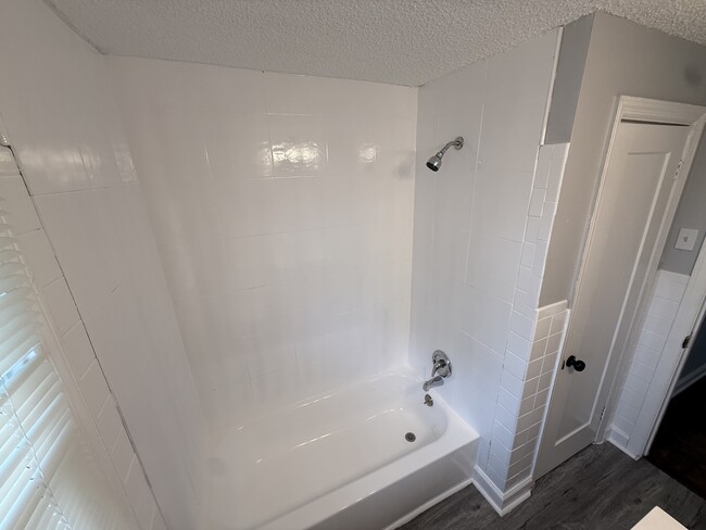 Building Photo - 906 Alcyon Dr