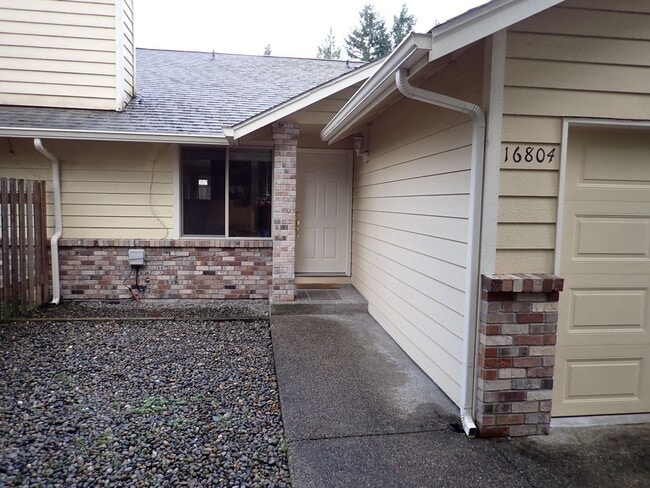 Building Photo - Puyallup Duplex