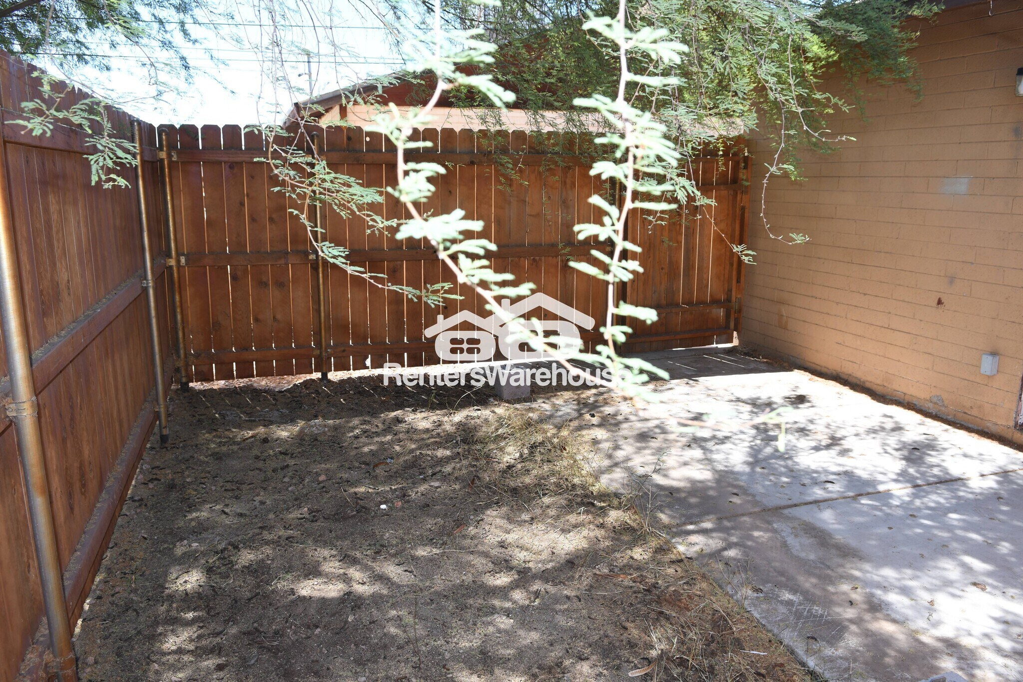Building Photo - 729 E Mission Ln